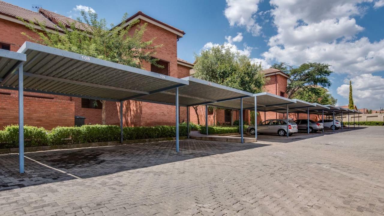 Jozistay @ Savannah Apartments Roodepoort Exterior foto