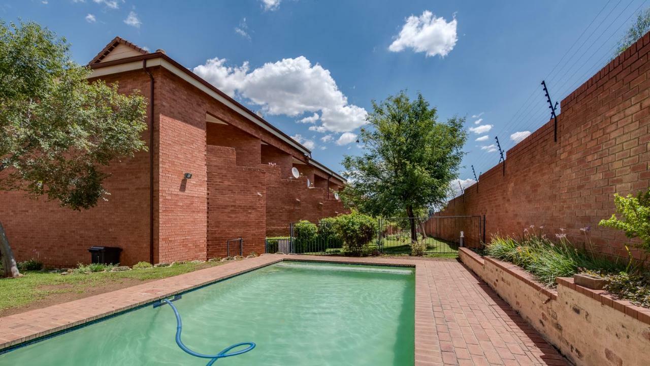 Jozistay @ Savannah Apartments Roodepoort Exterior foto